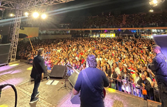 Amado Batista reúne 10 mil pessoas em show no Porto do Baé