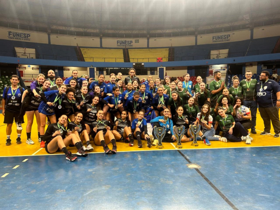 Com 18 bolsistas do Governo, seleções mato-grossenses de handebol conquistam títulos de vice-campeãs