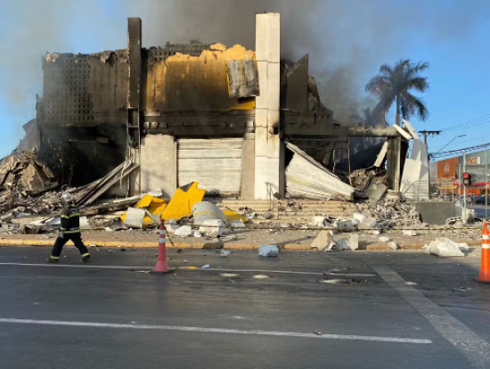 'Sem chão': comerciantes falam sobre choque ao saber de incêndio em shopping de Cuiabá