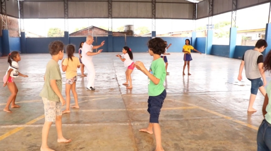 Projeto de capoeira transforma vidas em escola de Aragarças