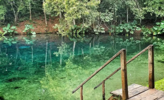 Conheça o lago que se tornou refúgio com águas cristalinas 