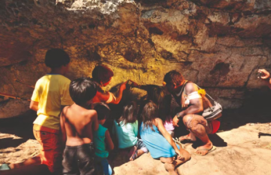 Réplica de gruta sagrada é construída para o povo indígena Batovi no Alto Xingu