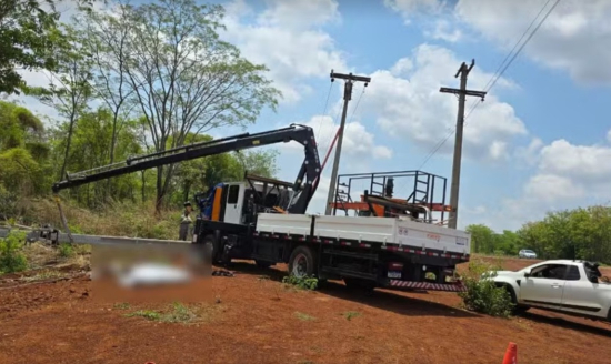  Dois trabalhadores morrem esmagados por poste durante manutenção de rede elétrica