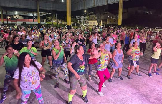 Prefeitura de Barra do Garças realiza aulão de Zumba em referência à campanha Outubro Rosa