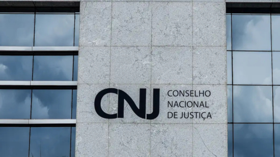 CNJ suspende auxílio de R$ 10 mil para servidores e magistrados do tribunal de Mato Grosso